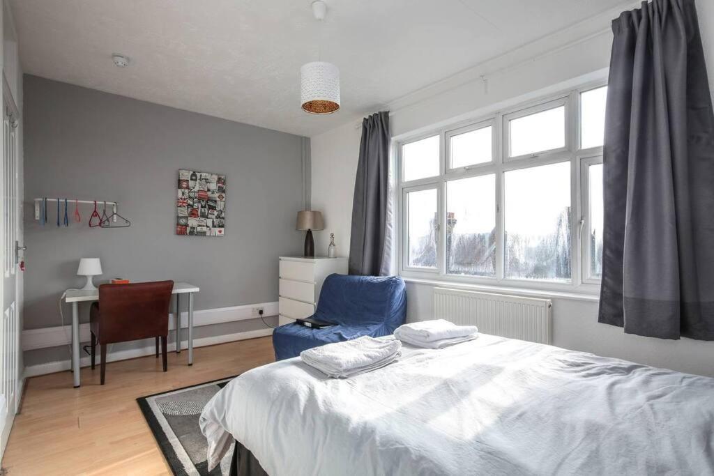 Large Modern Apartment With Garden Sleeps 10 Guests Londra Exterior foto