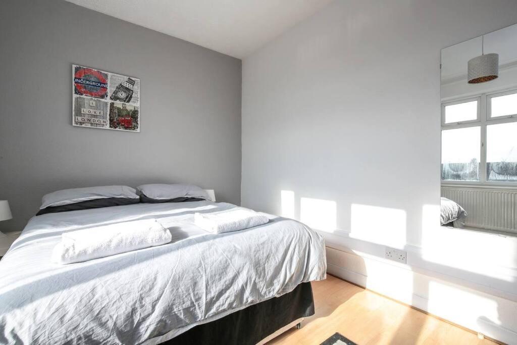 Large Modern Apartment With Garden Sleeps 10 Guests Londra Exterior foto