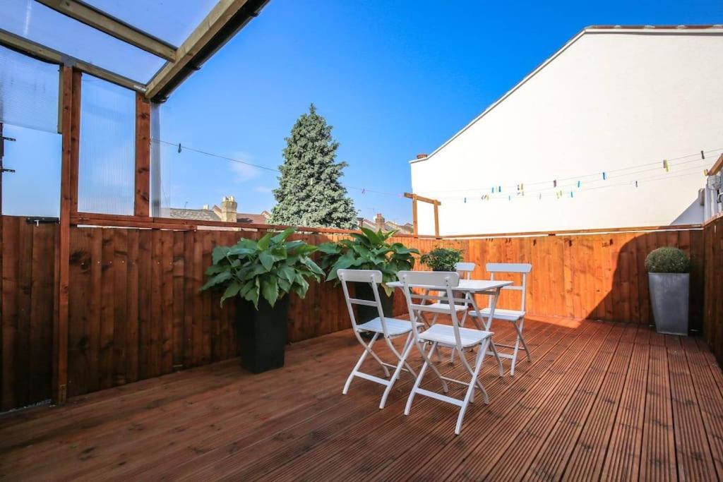 Large Modern Apartment With Garden Sleeps 10 Guests Londra Exterior foto