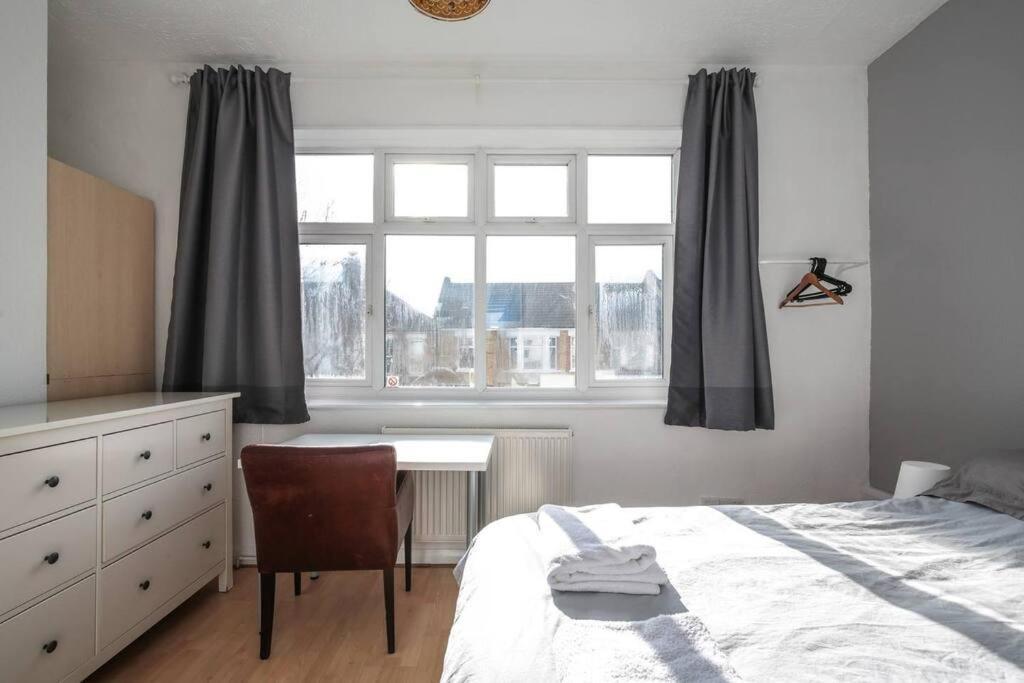 Large Modern Apartment With Garden Sleeps 10 Guests Londra Exterior foto